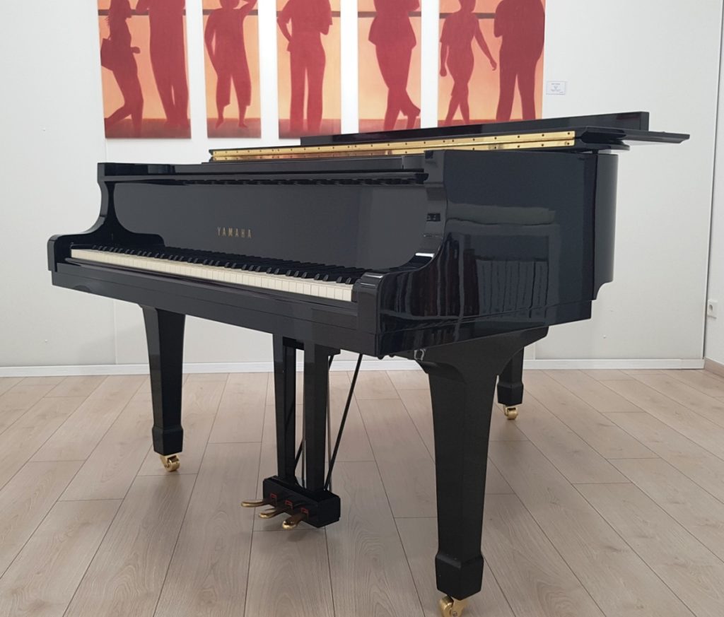 Yamaha C 3 Piano Zifreind