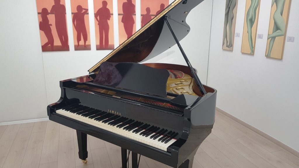 Yamaha C 3 Piano Zifreind