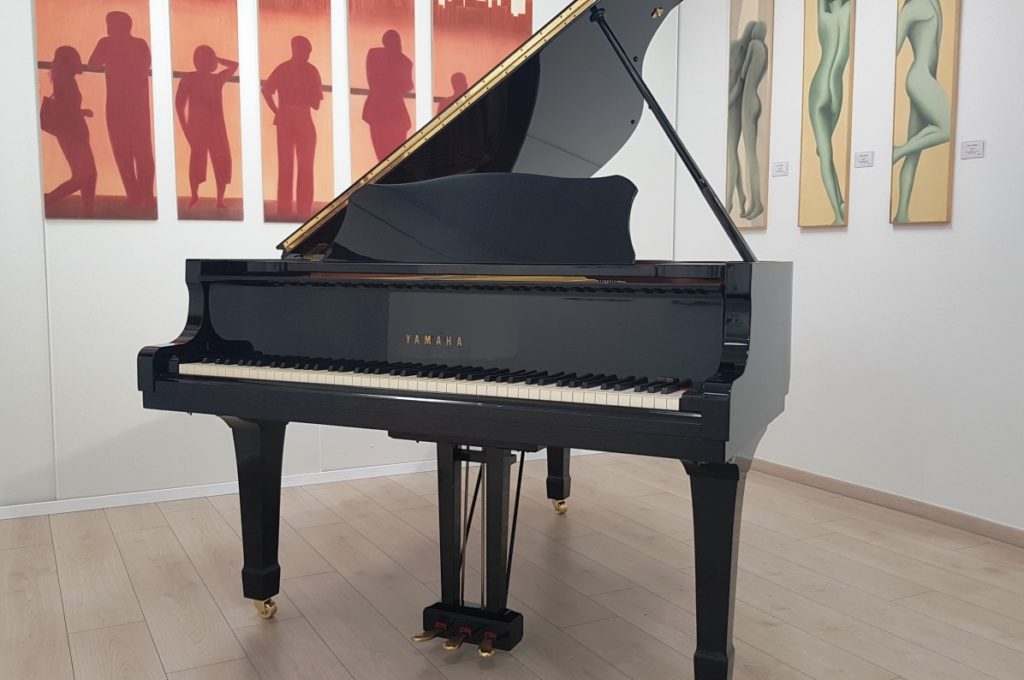 Yamaha C 3 Piano Zifreind