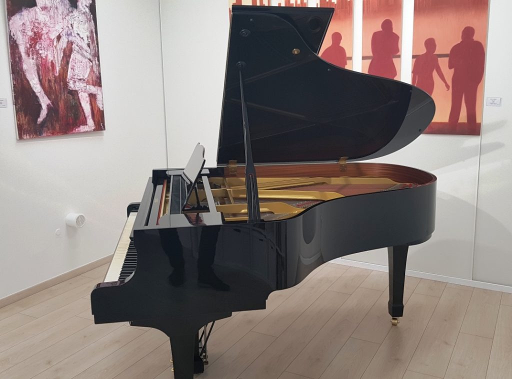 Yamaha C 3 Piano Zifreind