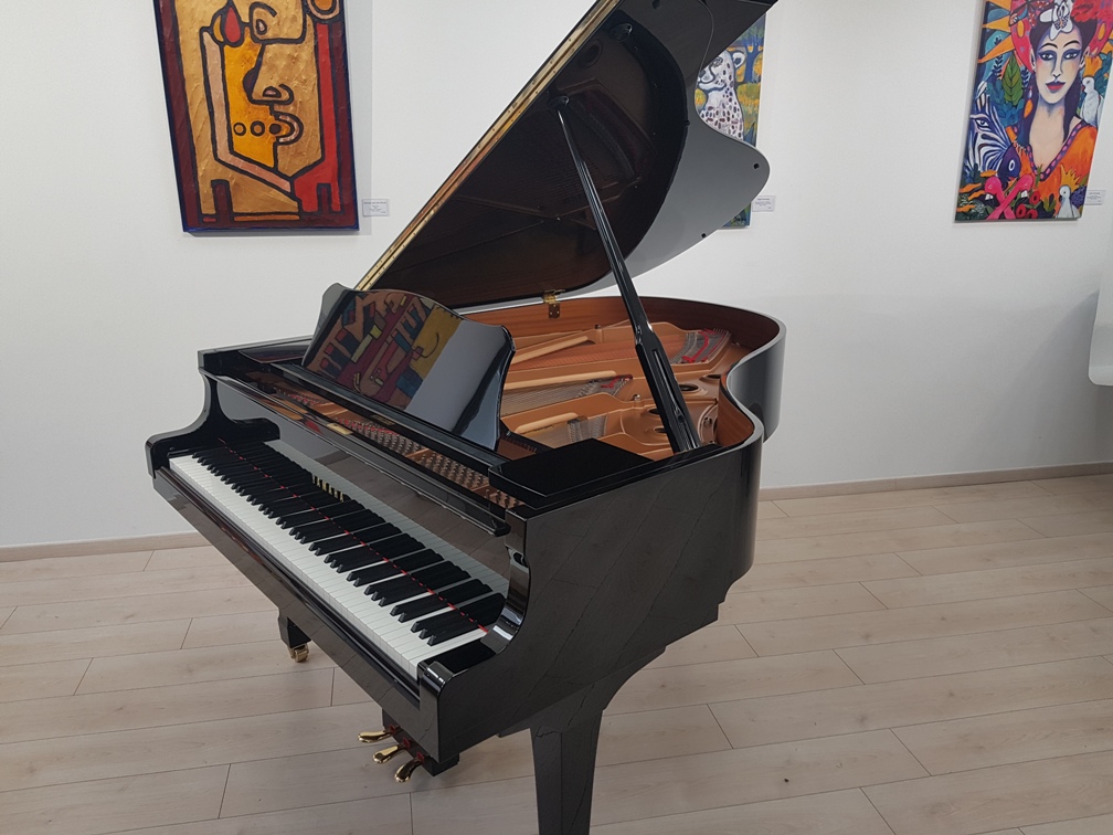 Yamaha C3 Piano Zifreind