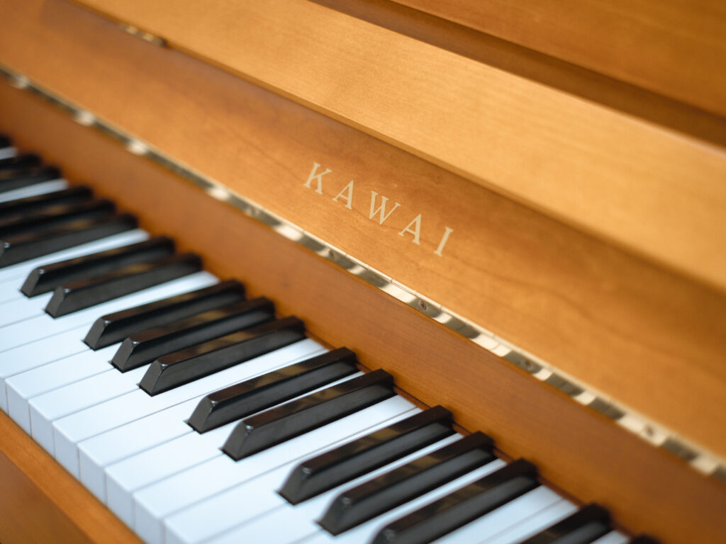 Gebrauchtklavier Kawai CX 5